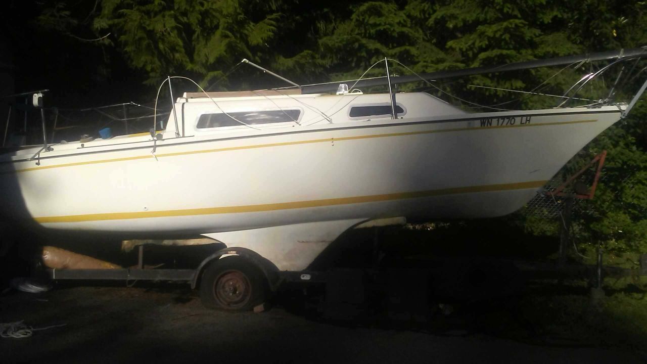 23' Clipper Marine Twin Keel Pop Top Sailboat