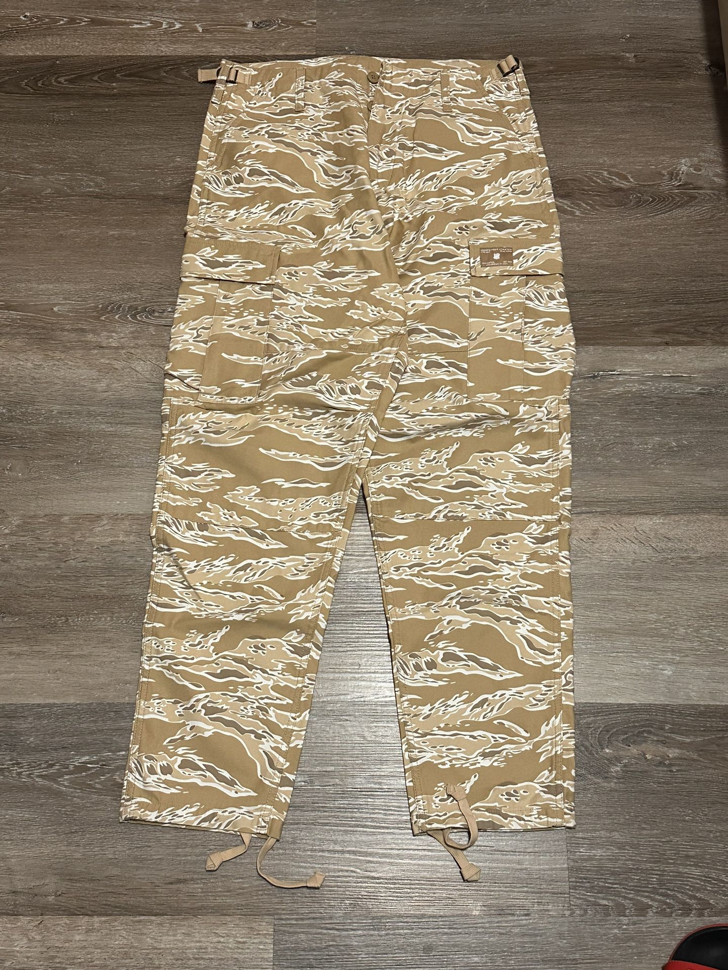 BRAND NEW UNDEFEATED TAN CARGO PANTS 34