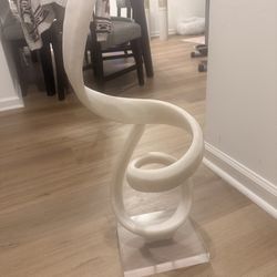 Modern Abstract Sculpture Decor – White Stone Look on Acrylic Base