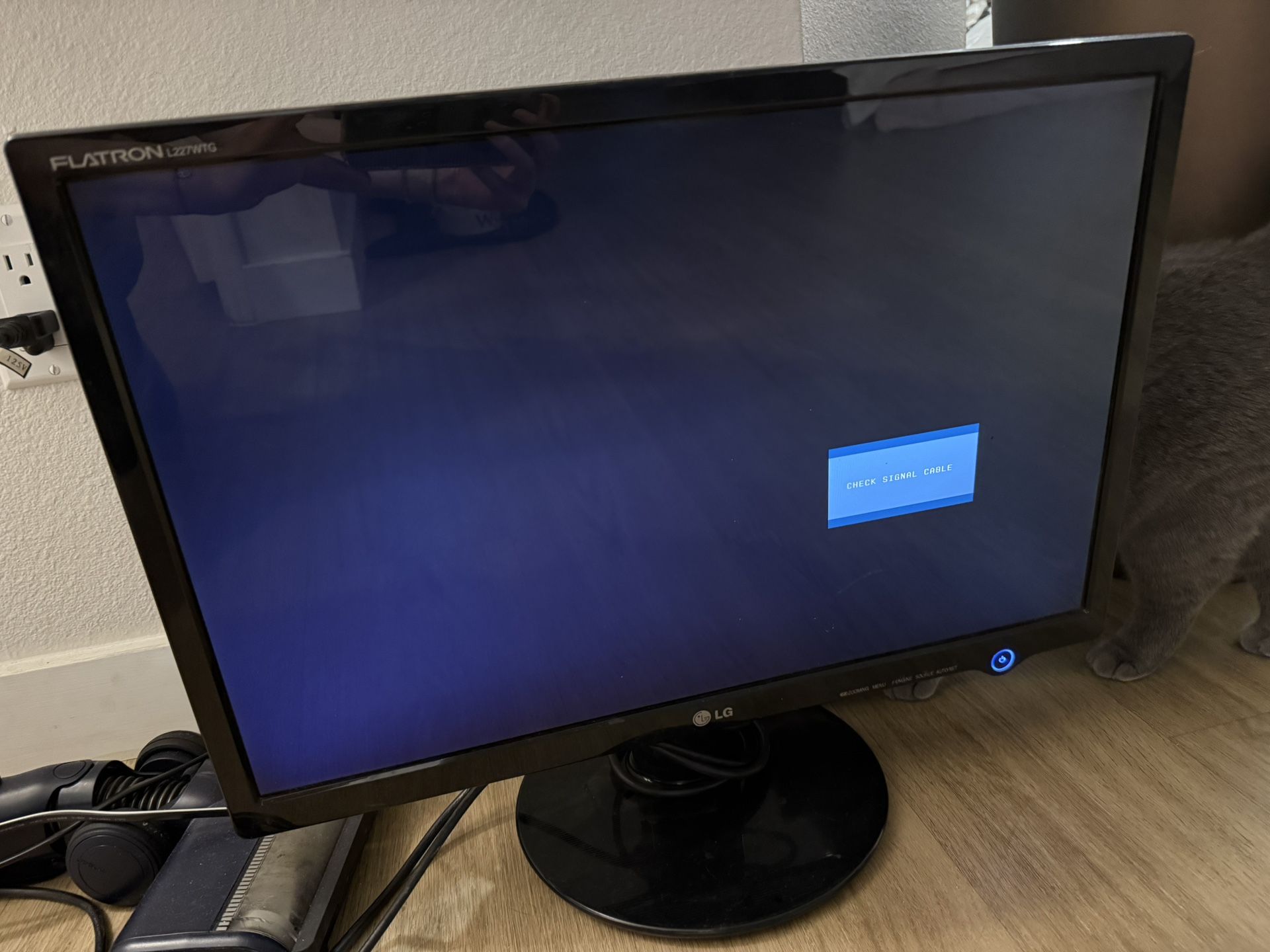 LG Flatron 22” Monitor – Model L227WTS