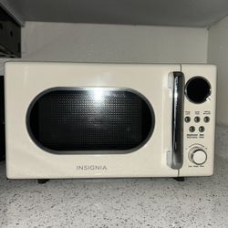 Insignia Retro Microwave 