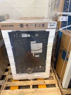 Samsung Bespoke 7.6 cu. ft. Ultra-Capacity Gas Dryer in beautiful Brushed Navy!