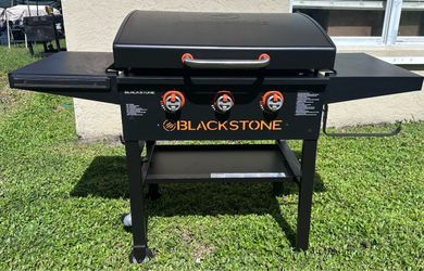 Blackstone 30” XL 3 Burner Griddle with Hinged Hood