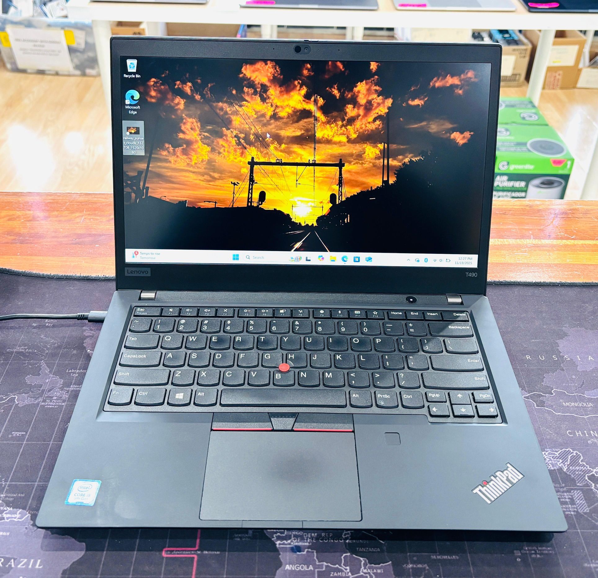 Lenovo ThinkPad T490 14” Core i5-8265U 16GB RAM 256GB SSD NVIDIA GeForce MX250 2GB VRAM