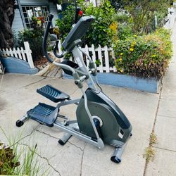 Nautilus Elliptical Trainer E616 Works Zero Issues (Silver Lake)