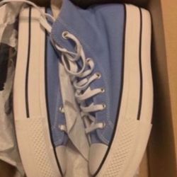 NIB WOMENS SIZE 8 CONVERSE SHOES BLUE