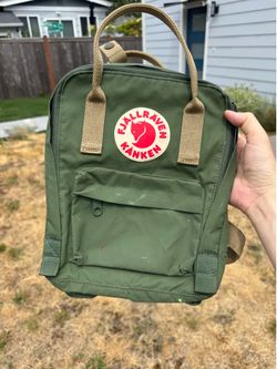 Fjällräven Kånken Mini Backpack – Green | Great for Kids or Everyday Use