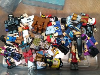 A LOT OF FIGURE ROBLOX'S - Mainly Series 7 $260.00 obo.