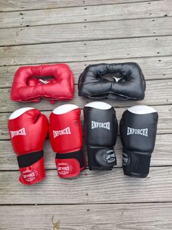 Boxing gloves with headgear