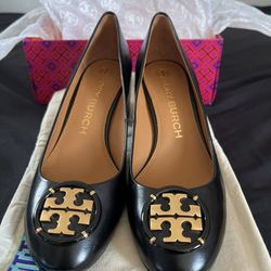 Tory Burch Multi Logo Pump