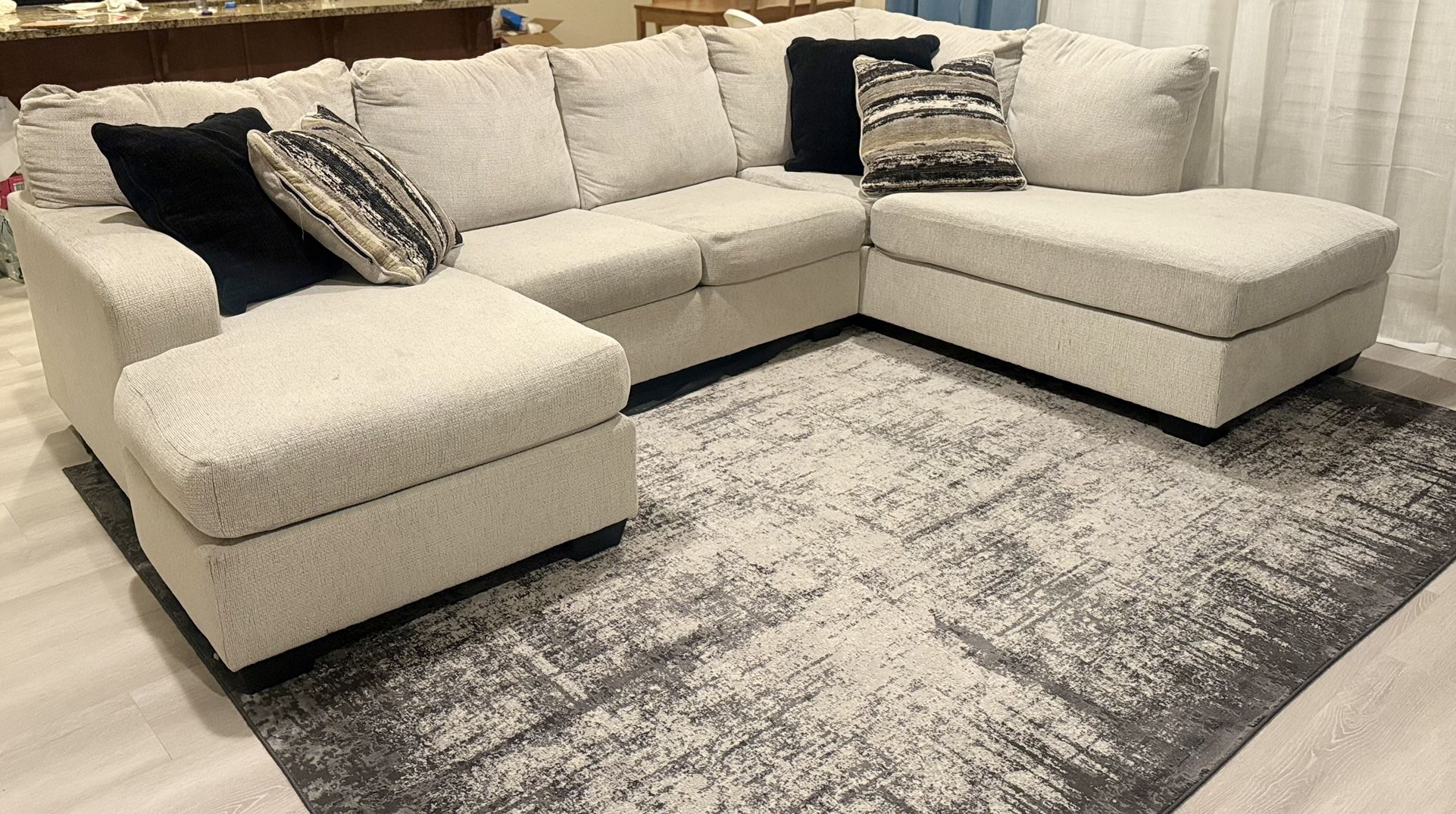 Comfy Sectional Couch – Good Condition!
