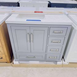 Brand New Beautiful Bathroom Vanity “36” single sink, Soft Close Solid Wood in Gray Color, 5 drawers and 2 doors and modern handles in Brushed nickel 