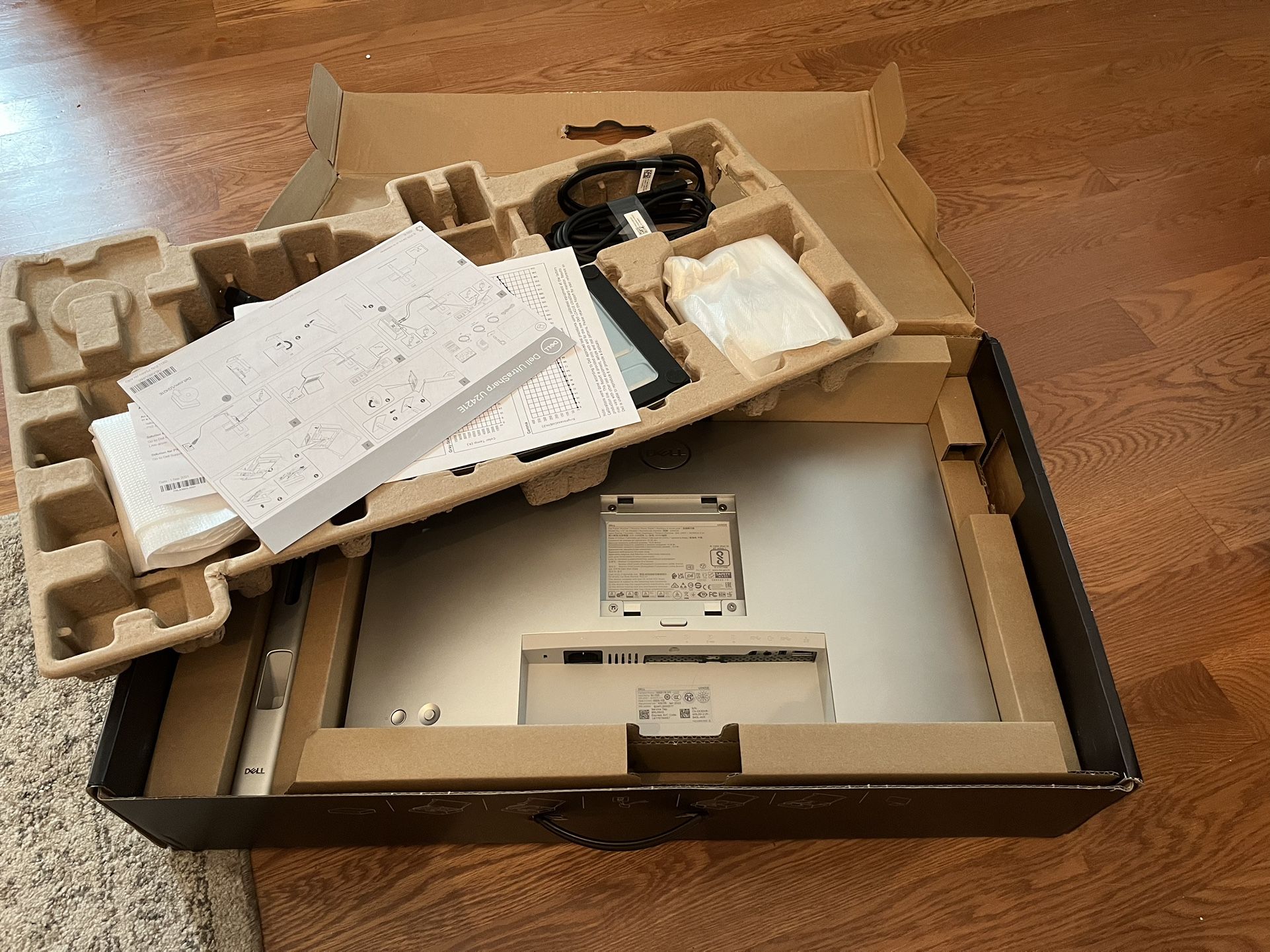 Dell UltraSharp 24 USB-C Hub Computer Monitor