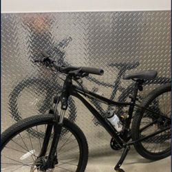 Cannondale Mountain Bike Size Adult Small Wheels 27.5 Multiple Speeds Disc Brakes 