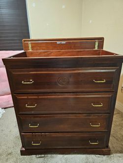 Dresser
