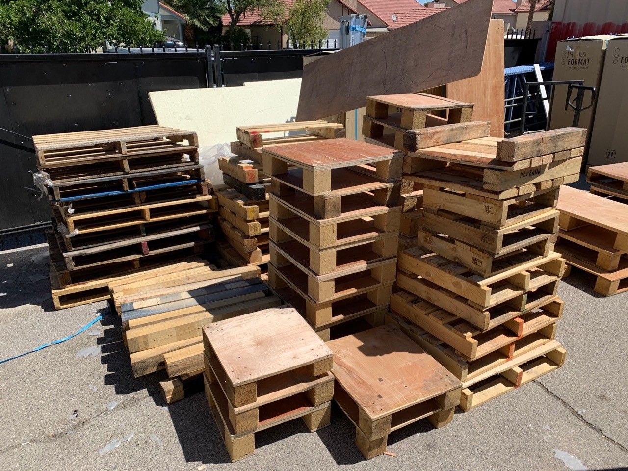 ***FREE*** Pallets Pick Up Only for Sale in Las Vegas, NV OfferUp