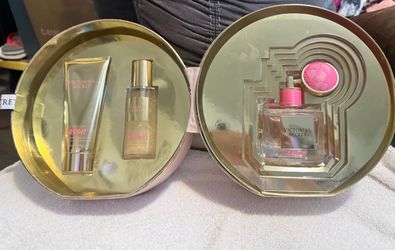 Set de perfume de mujer Victoria secret  Crush de 3  piezas se uso dos veses como nuevo solo la caja algunas marcas de uso estético por $60