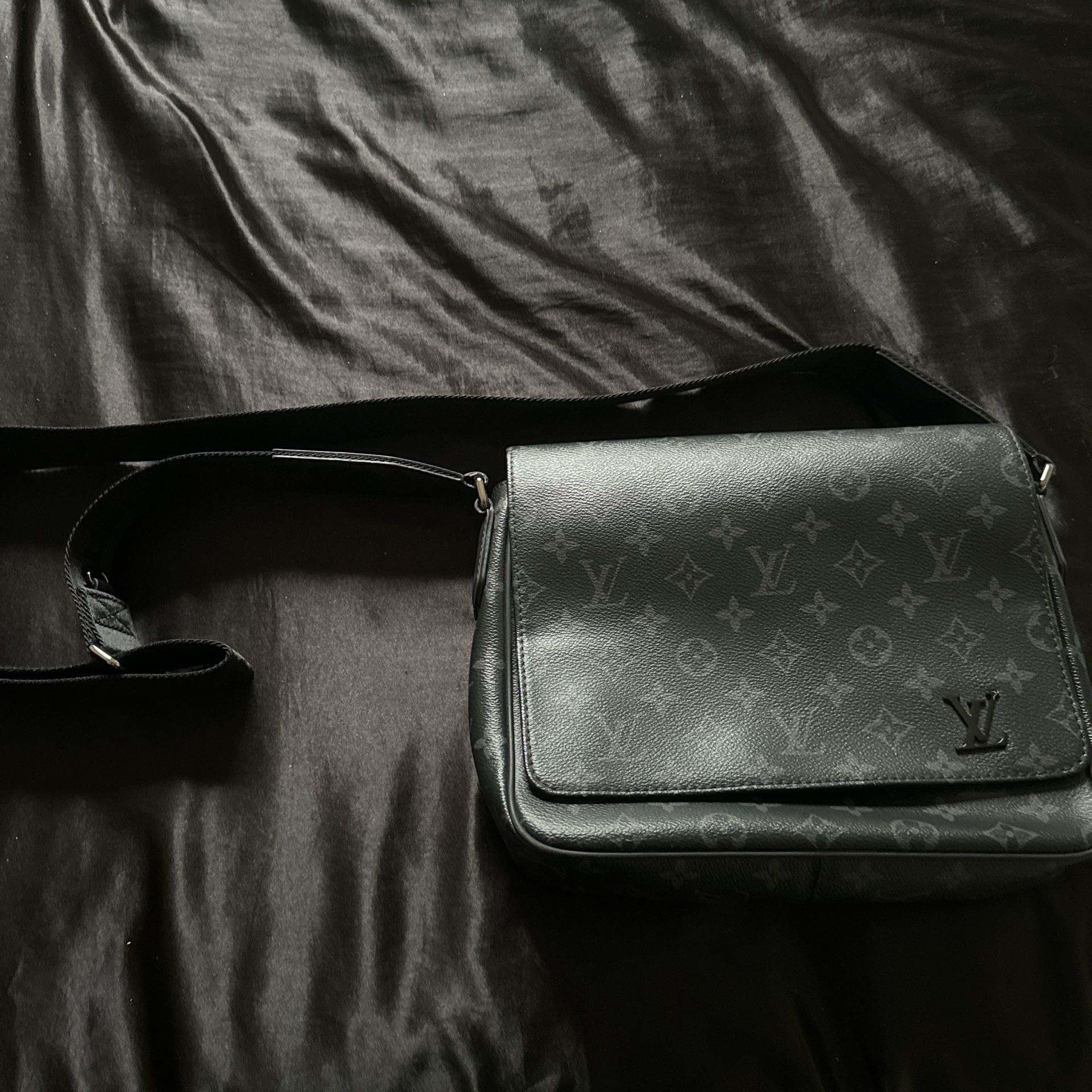 Louis Vuitton Messenger Bag