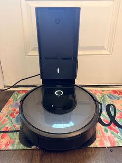 iRobot Roomba i7 + Clean Base Automatic Dirt Disposal