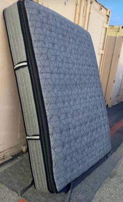 Sealy PERFORMANCE MATTRESS with exclusive Posturepedic* TECHNOLOGY