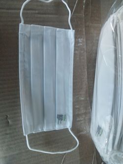 WHITE GOOD QUALITY  CLOTH FACE MASKS NEW 98 COUNT IN PACKAGE