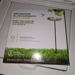 Glass birdbath with stake