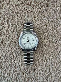 $500 luxury white gold watch