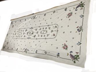 Tablecloth by Portmeirion, Dimensions 139 inches x 59 inches.