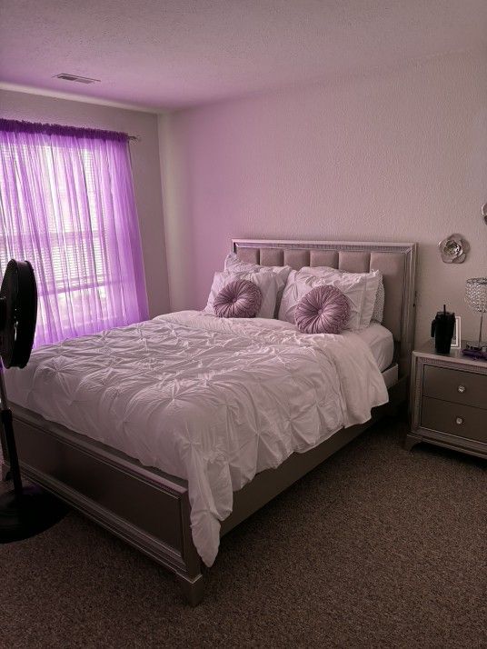 Qeen Bed Set With Led/USB