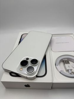 White 13 pro 128gb unlocked for any carrier battery health 91% iPhone is in excellent condition Everything works perfectly ++++++Spanish++++ iPhone 13
