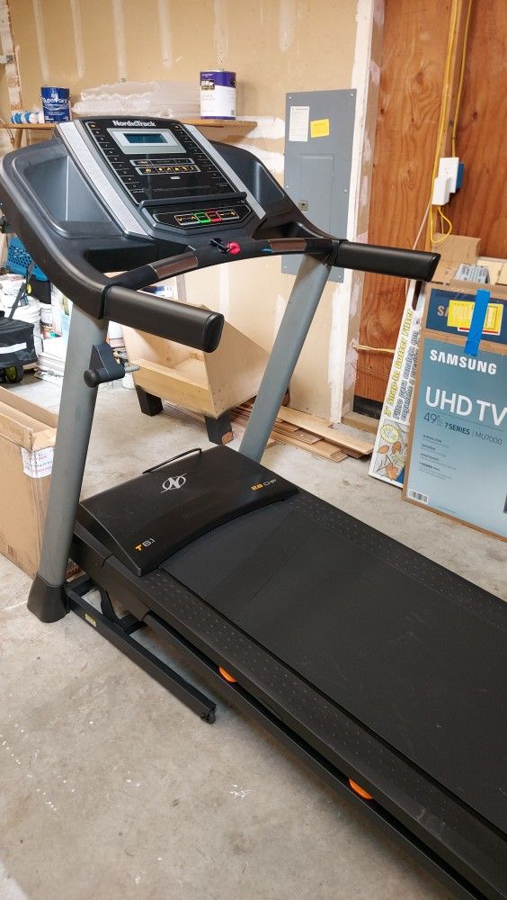 NordicTrack T6.1 Treadmill With Up To 10 Incline And 10 Speed