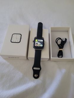 Spade & Co. Health Smartwatch 3, featuring a black aluminum finish and a black rubber band.