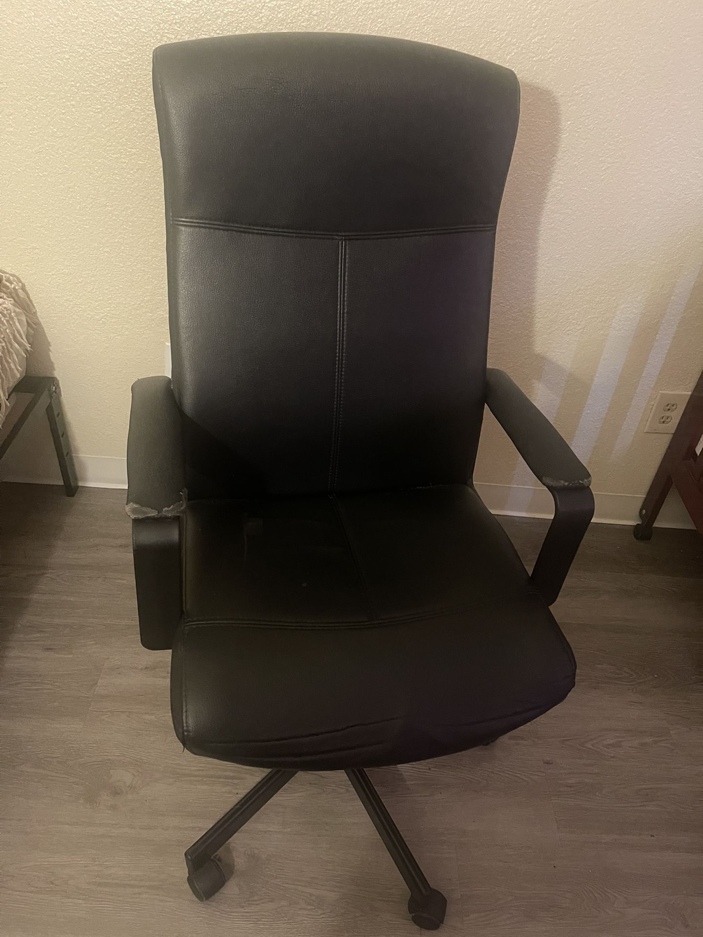 Used Office Chair Works Very Well Need The Space for Sale in San Diego