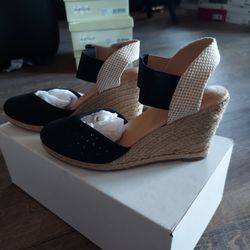 New Adam Tucker Brittany Perforated Wedges Women's 8M