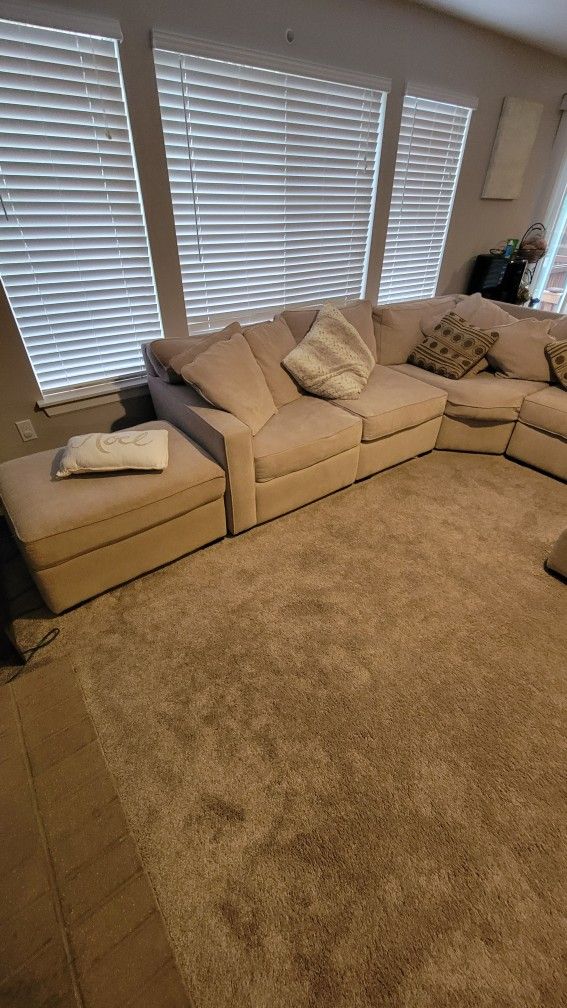 Sectional Couch And Ottomans