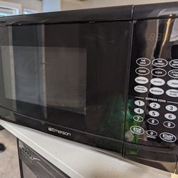 Microwave - LIKE NEW!!