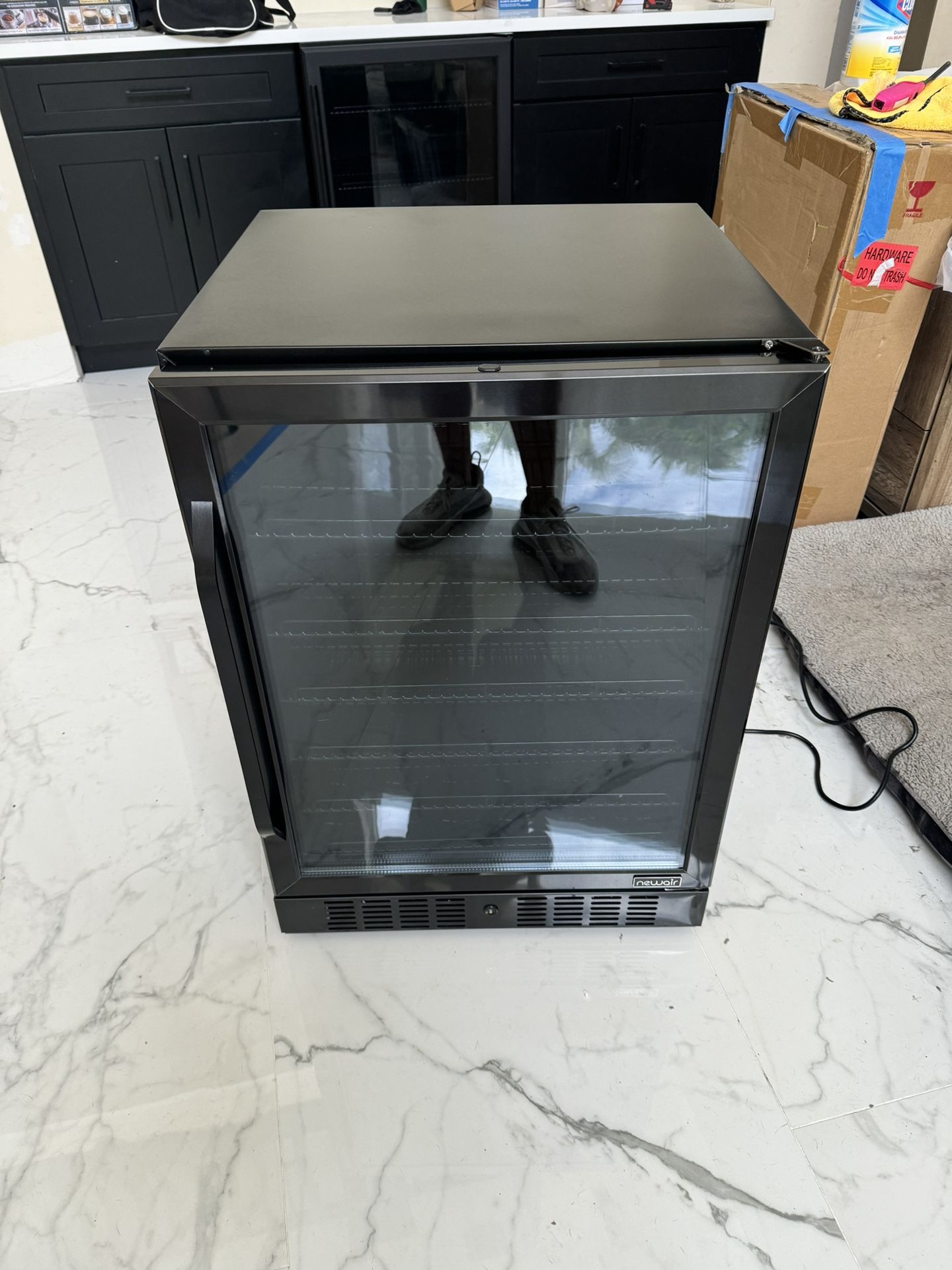 NewAir 177 Can Beverage fridge