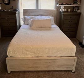 Queen bed frame (no mattress)