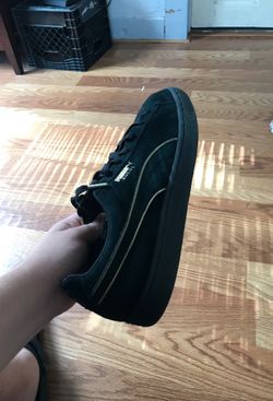 Suede pumas