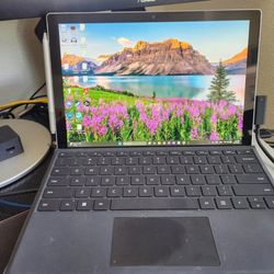 Microsoft Surface Pro 6 - i7 / 256GB SSD / 8GB RAM + Accessories Bundle