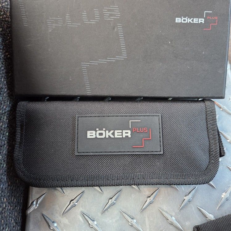 New Strike
Boker Plus Strike Drop Point Automatic