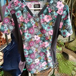 Floral Uniform Scrub  Top ladies Size Large 
