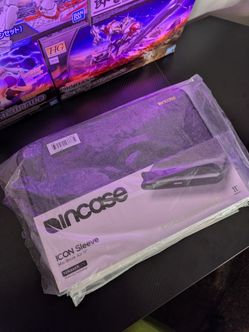 Incase MacBook Air 11" Icon Sleeve (7 Total)