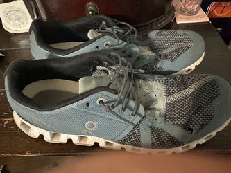 Tennis shoes