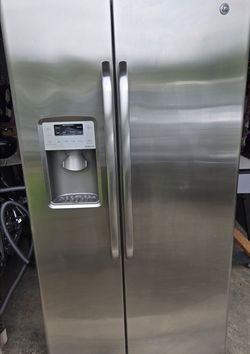 GE Adora DSHS9NGBCSS Stainless Steel Side-by-Side Refrigerator