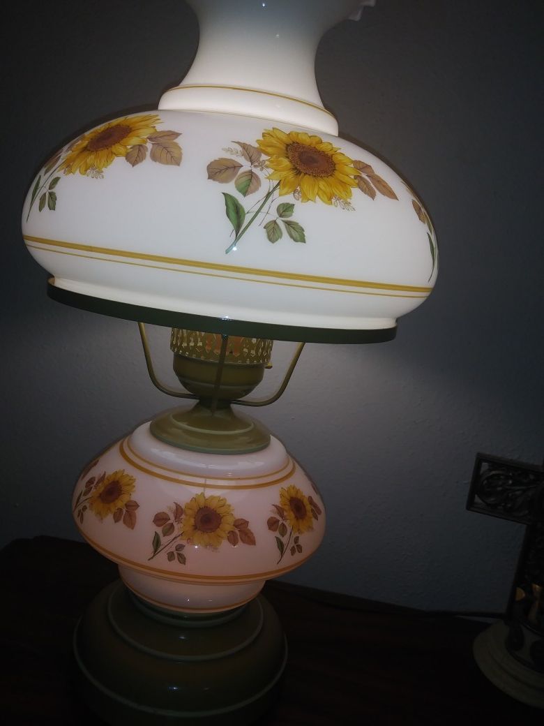 hurricane lamp like new 3