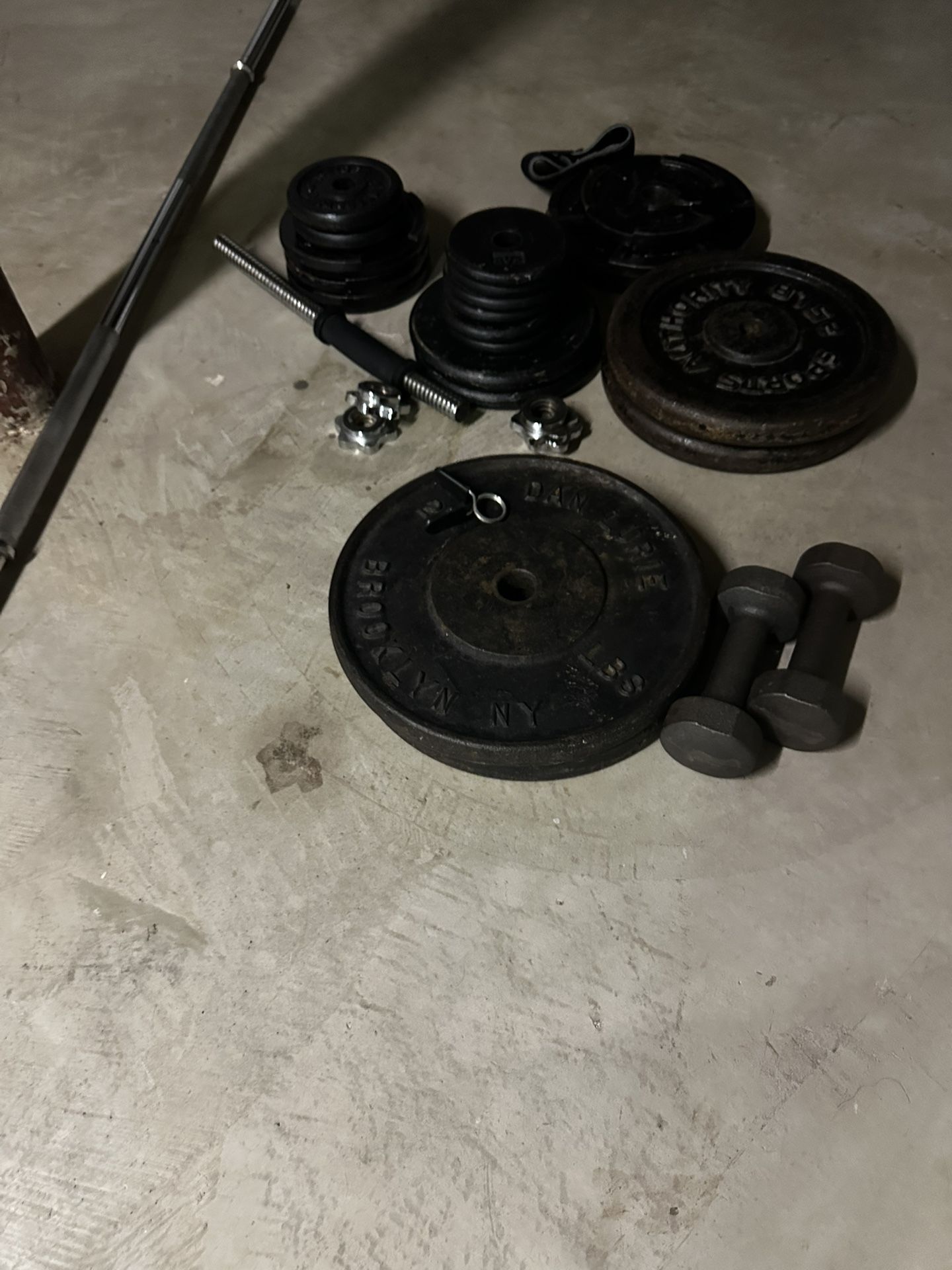 Weights/bench/dumbells/pecdec Latpulldown And Cables machine