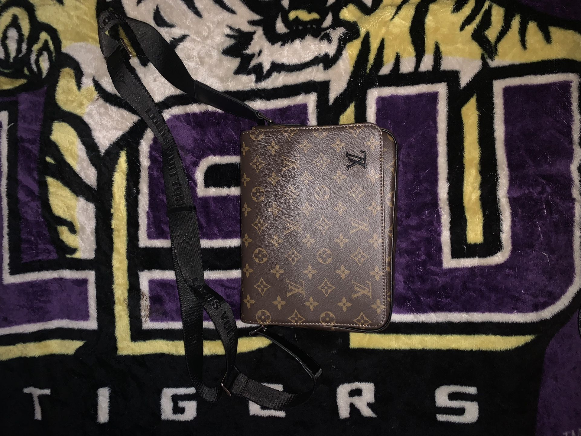 Louis Vuitton Messenger Bag