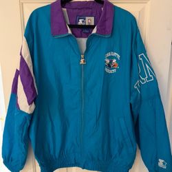 90s VINTAGE Charlotte Hornets Starter Jacket (SIZE L/LARGE)