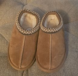 Toddler Ugg slipper size 11